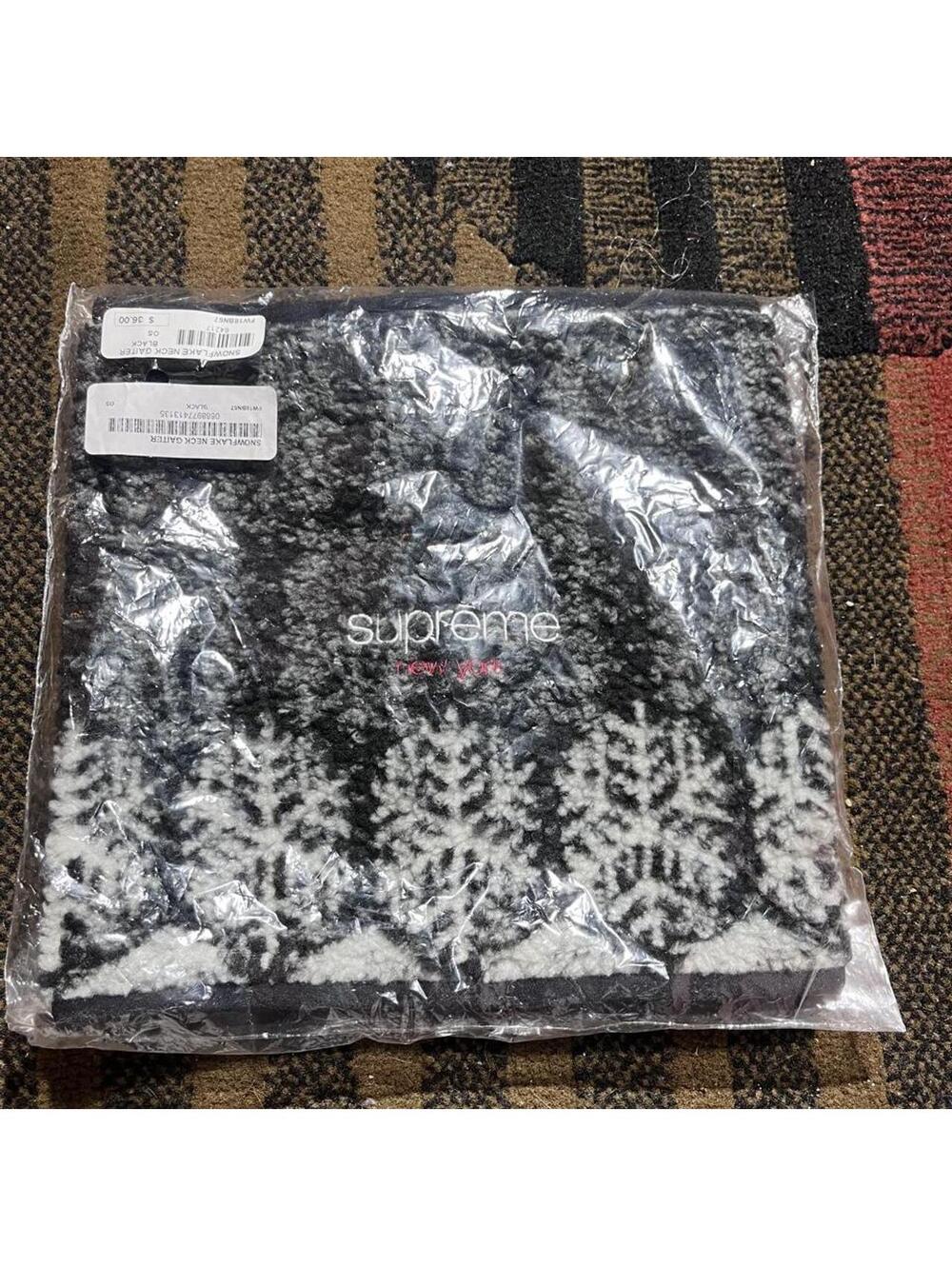 Supreme Men's Grey and Black Scarf-wrap